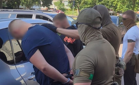 На Чернігівщині злочинна група вимагала гроші за неіснуючий борг. Повідомили про підозру