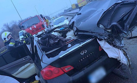 На трасі Київ-Одеса трапилась аварія за участі трьох автівок: загинуло 2 людей