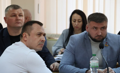 Попри саботаж двох фракцій 42 сесія ЮМР відбулася. Що вирішили?