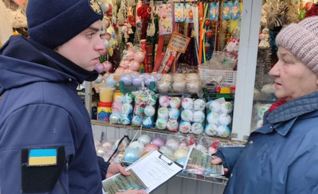 Безпечні Різдвяні та Новорічні свята: чи правильно ви прикрасили оселю? Відповідь ДСНС