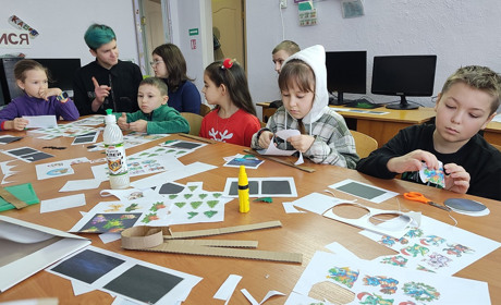У Первомайську відбувся майстерклас із виготовлення новорічних прикрас-лайтбоксів