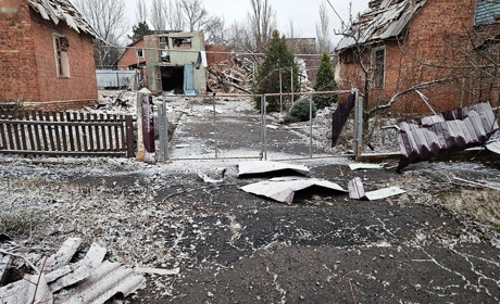 Дві людини поранено та 25 будинків зруйновано під час ворожого обстрілу Торецької громади