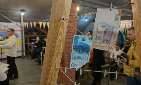 «Різдво для нескорених — 2023» у Первомайську: ялинка для донатів, різдвяний калач і багато музики