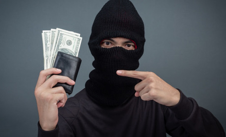 На Первомайщині шахраї ошукали двох жінок: нажилися сумарно на понад 100 тисяч гривень
