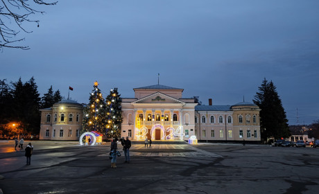 Передноворічне Місто: фотоальбом Первомайська напередодні 2024 року