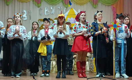 Ставили казки та збирали гроші на ЗСУ: різдвяна історія п’ятикласників п’ятої гімназії Первомайська