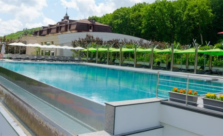 Відпочинок у Закарпатті з басейном: насолоджуйтеся розкішним відпочинком у гірському середовищі