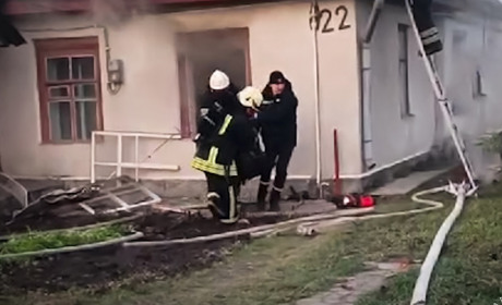 У Старокостянтинові надзвичайники врятували 65-річного чоловіка