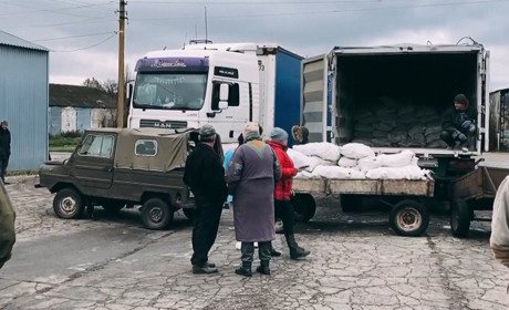 Малозабезпеченим жителям Лозової надали понад 900 кубів деревини
