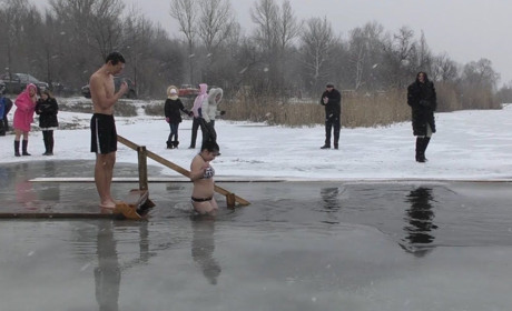 Пірнати в ополонку на Водохреща заборонено! Де та коли освятять воду в Краснограді