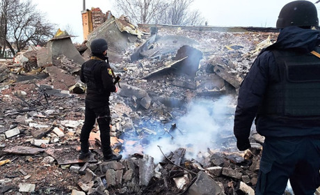 На Хмельниччині сили ППО збили 2 ракети. На жаль, є руйнування. Загинули люди!