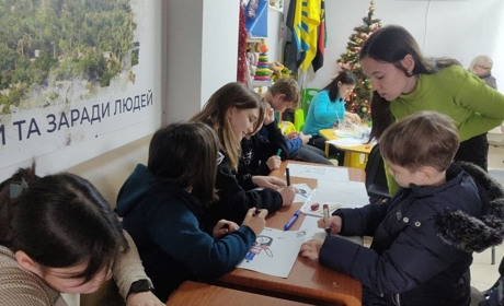 Для дітей-переселенців з Торецької громади у Черкасах відкрилась “Майстерня розвитку дитини”