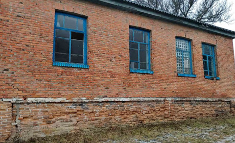 У Петрівсько-Роменській громаді на аукціон виставли приміщення будинку культури у Середняках