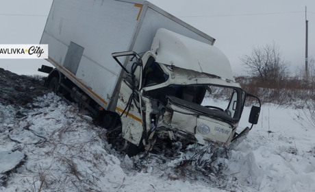 У кювет злетіли трактор і вантажівка: автотроща біля Залізничного (ВІДЕО)