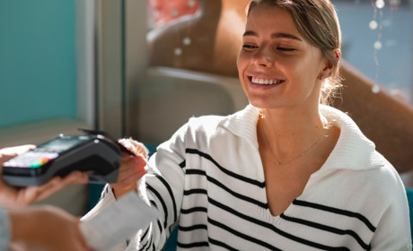 Один клік – і ваша карта у цифровому гаманці: навіщо потрібна банківська картка онлайн