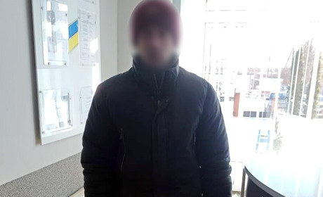 Кривдив власну матір: на Старокостянтинівщині судитимуть 37-річного чоловіка