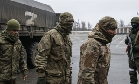 Російський полон. Жителям Лозової допомагають повернути додому військовополонених з неволі