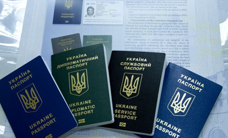 На Херсонщині окупанти дозволили “голосувати” на “виборах” президента РФ з українськими документами
