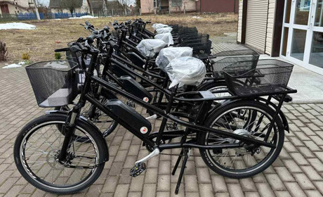 П'ятнадцять електровелосипедів для фельдшерів Корюківщини придбали в рамках програми «Лікарі світу»