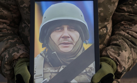 Він вважався зниклим безвісти: Южноукраїнська громада попрощалася з загиблим воїном Олексієм Артюхом