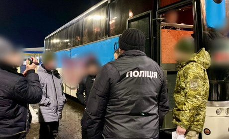 Водій рейсу Одеса-Кишинів вивозив чоловіків до Молдови у спальному відсіку автобуса