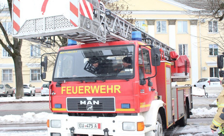 Рятувальникам зі Старокостянтинова передали пожежну машину з Німеччини