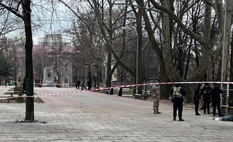 У Запоріжжі чоловік застрелив перехожу жінку та покінчив життя самогубством