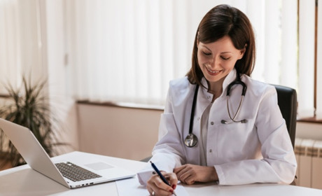 Вакансії тижня у Старокостянтинові: шукають лікаря, лаборанта, медсестру, охоронця та інших фахівців