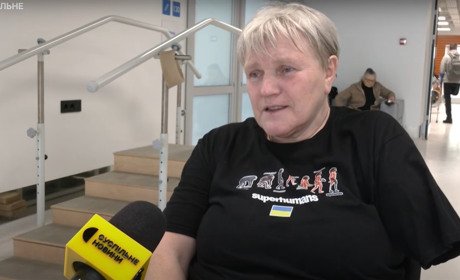 “Хочу стати на протез, щоб перепоховати сина”, - історія війни мешканки Вугледара. Відео