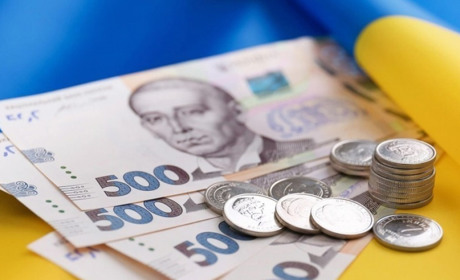 З 1 січня 2024 року зросли соціальні виплати. Хто і скільки тепер отримуватиме?