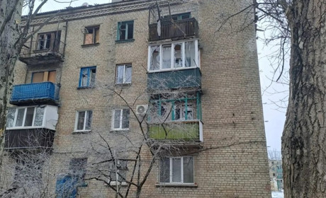 Російські удари забрали життя двох людей на Донеччині. В Торецьку пошкоджено інфраструктурний об’єкт