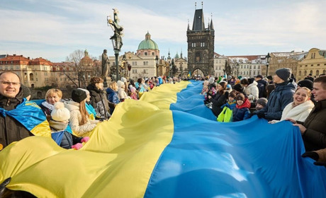 Ланцюги єдності та патріотичні уроки. Як українці за кордоном відзначили День Соборності