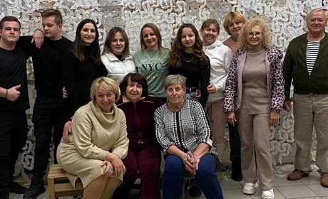 Маскувальні сітки, сплетені руками волонтерів з Херсонщини і Закарпаття, рятують життя захисників