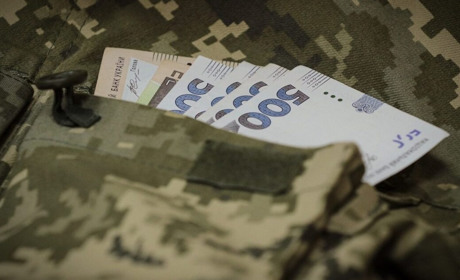 Чоловік помер під час проходження військової служби: яка буде грошова допомога? Консультує адвокат