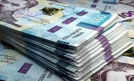 На Хмельниччині 27-річний молодик виманив понад 300 тисяч у матері загиблого