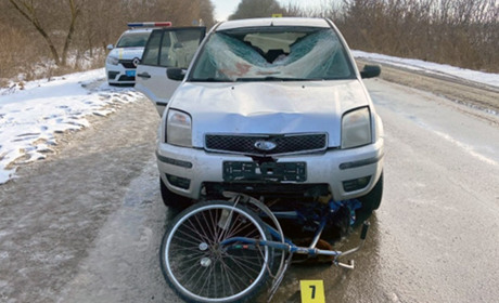 На Хмельниччині під колесами авто загинув 58-річний велосипедист
