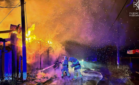 У Затоці горів будинок, його гасив 21 рятувальник: одна людина загинула, двох врятували