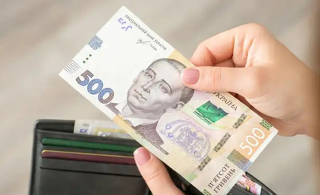 Переселенцям в Україні зменшать виплати: чому і якою стане сума допомоги?