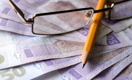 Перерахунок пенсій, комунальні тарифи, ціни на пальне: які зміни чекають на Україну у лютому