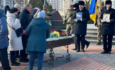 Южненська громада провела в останню путь загиблого військового Вадима Яремчука (ФОТО)