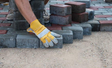 Ремонт зупинок і тротуарів не на часі: на Одещині скасували ще кілька тендерів, які є недоречними