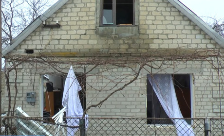 На світанку в Лозовій стався вибух у приватній оселі. Пошкоджено стіни, вікна та двері