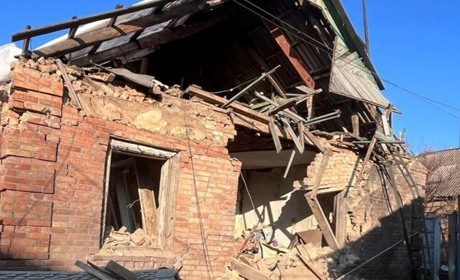 Двоє поранених мешканців, пошкоджені будинки та комунальне підприємство: наслідки обстрілів Нікополя