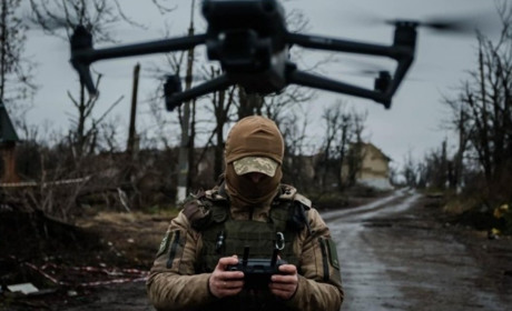 Подробиці: дрони ЗСУ підірвали машину окупантів у Новій Каховці