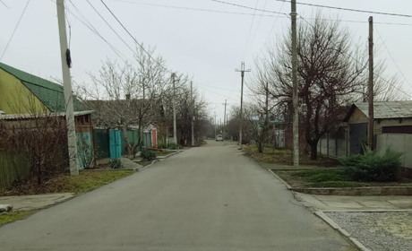 Прокидаєшся та лягаєш спати під прильоти снарядів: мешканка Лапинки про життя під обстрілами