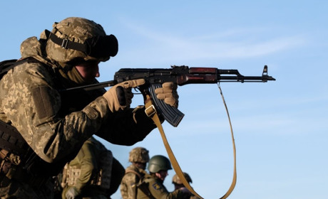 Воєнний стан продовжили в Україні до 13 травня