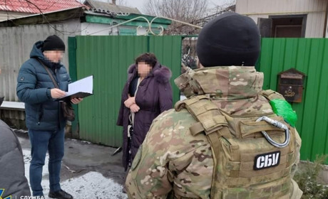 У Покровську затримали ворожу інформаторку. Жінка працювала поруч з залізницею і слідкувала за ЗСУ