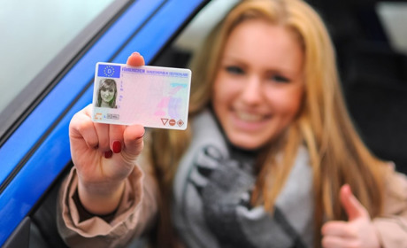 Особливості воєнного стану для водія: як поновити водійське посвідчення і перереєструвати авто