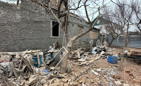 Дронами по цивільним та службовим авто: наслідки обстрілів Нікопольщини за тиждень