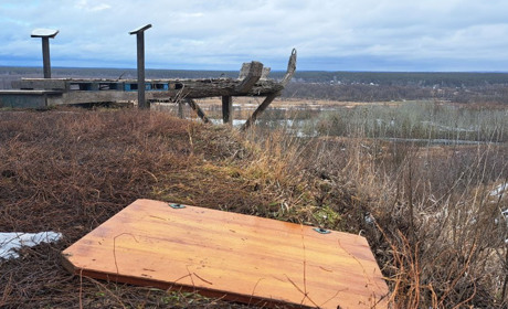 Десниця щастя ще не тоне у смітті. Але близька до цього. Фоторепортаж